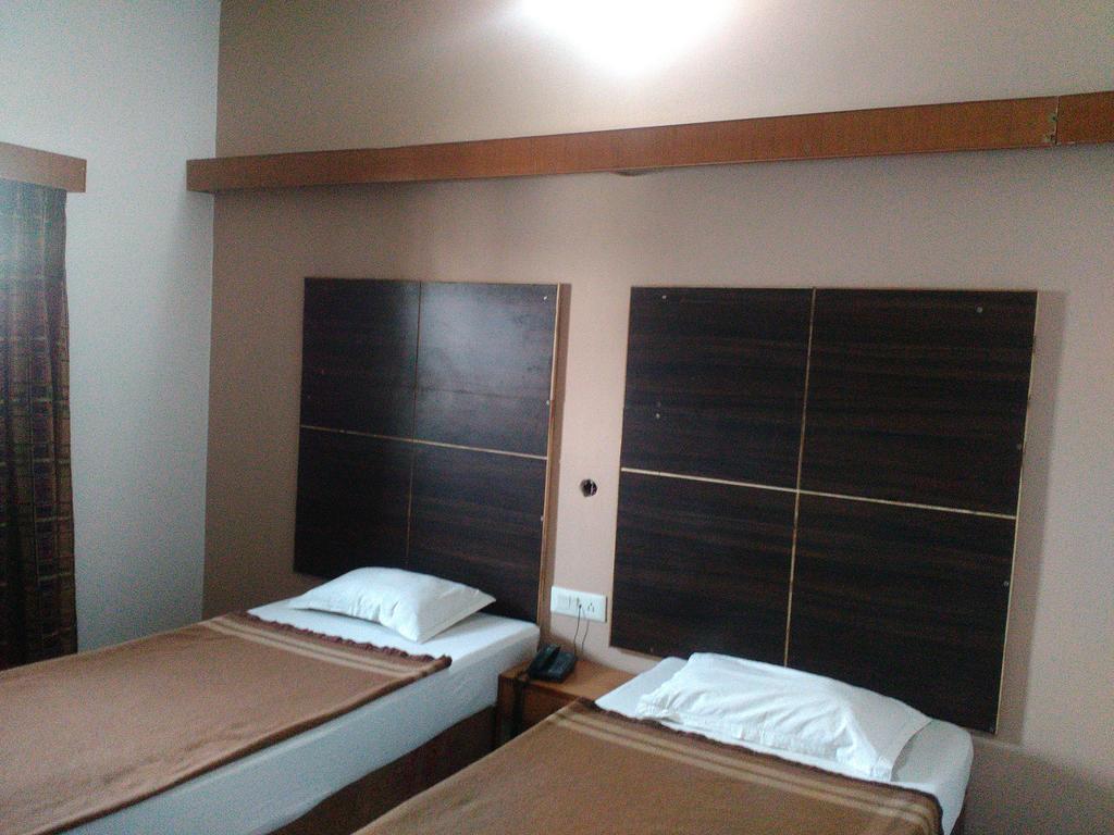 Hotel Ajaya Varanasi Quarto foto