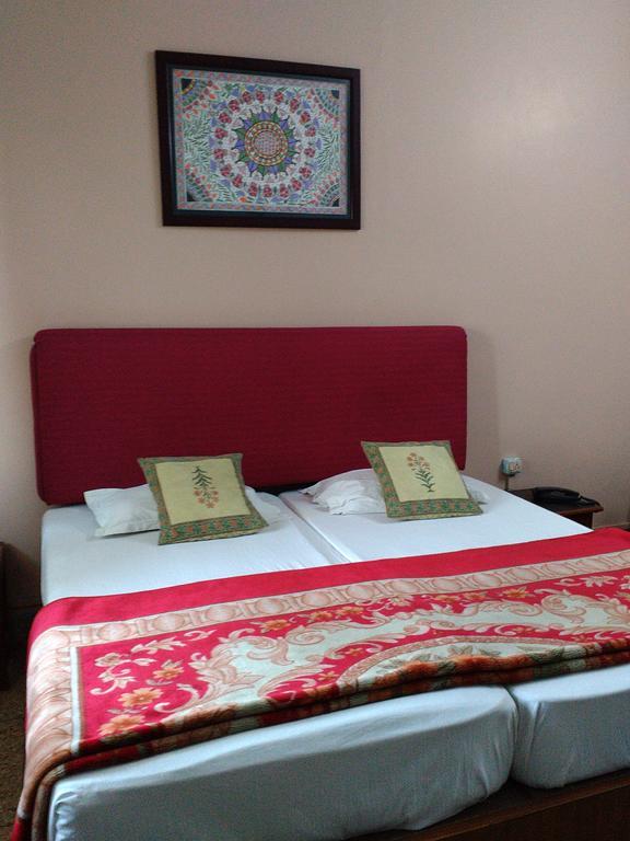 Hotel Ajaya Varanasi Quarto foto