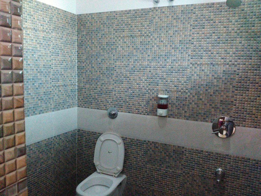Hotel Ajaya Varanasi Quarto foto