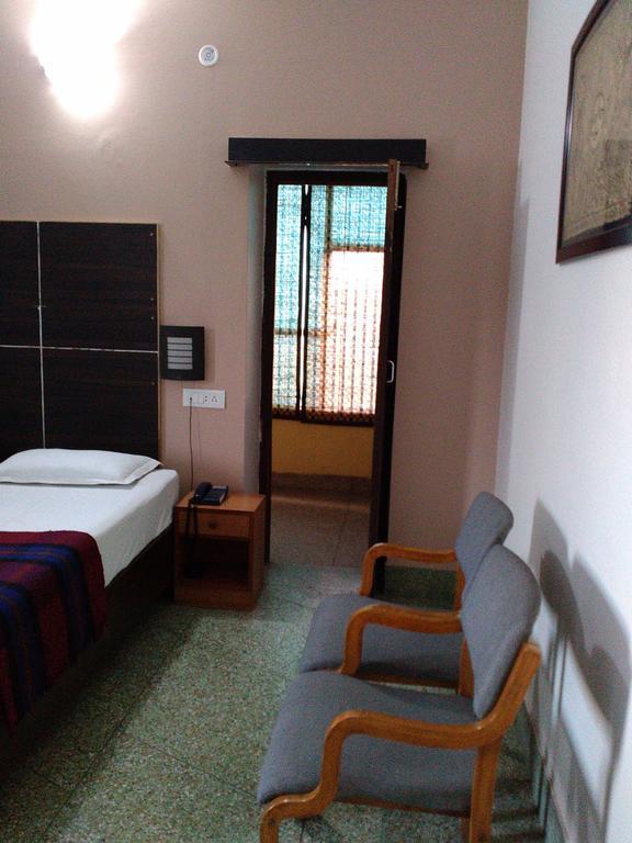 Hotel Ajaya Varanasi Quarto foto