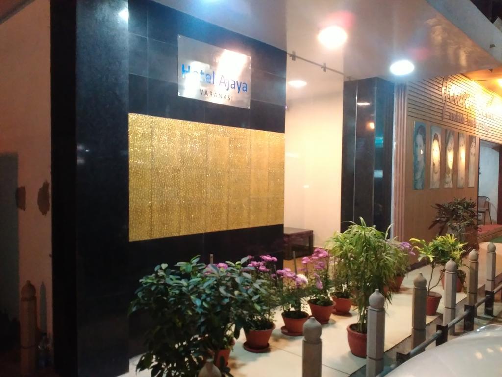Hotel Ajaya Varanasi Exterior foto