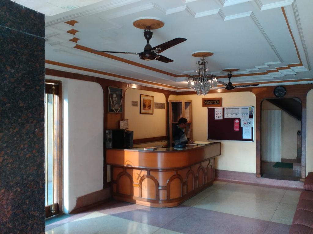 Hotel Ajaya Varanasi Exterior foto