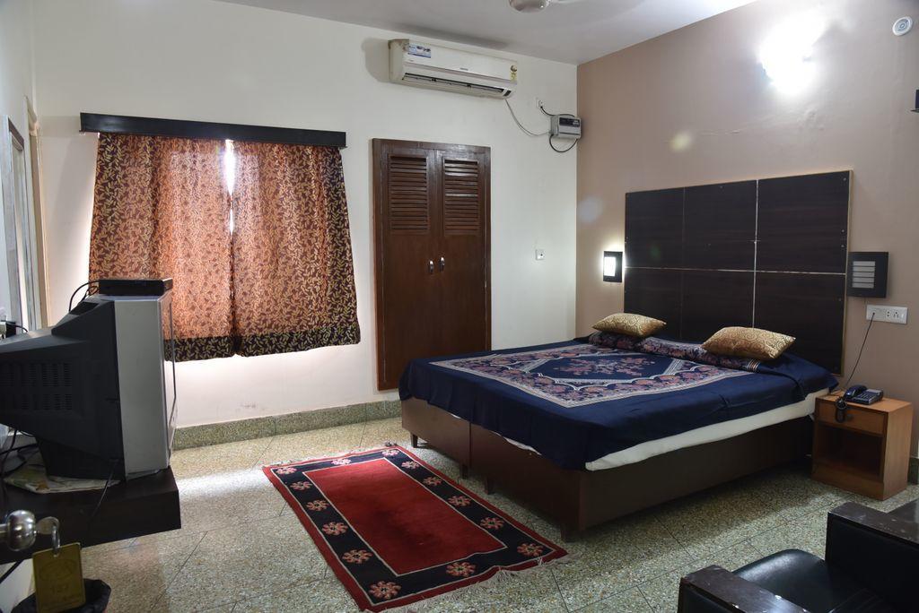 Hotel Ajaya Varanasi Quarto foto