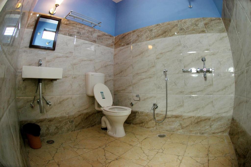 Hotel Ajaya Varanasi Quarto foto